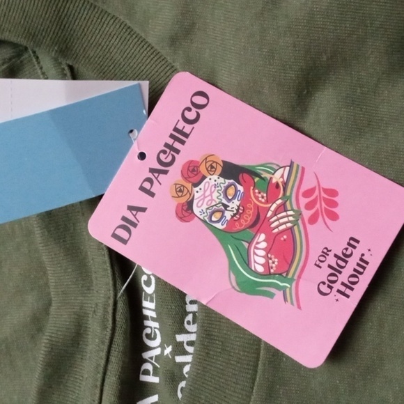 Dia Pacheco graphic Tshirt  XXL Army Green NWT - Picture 4 of 7